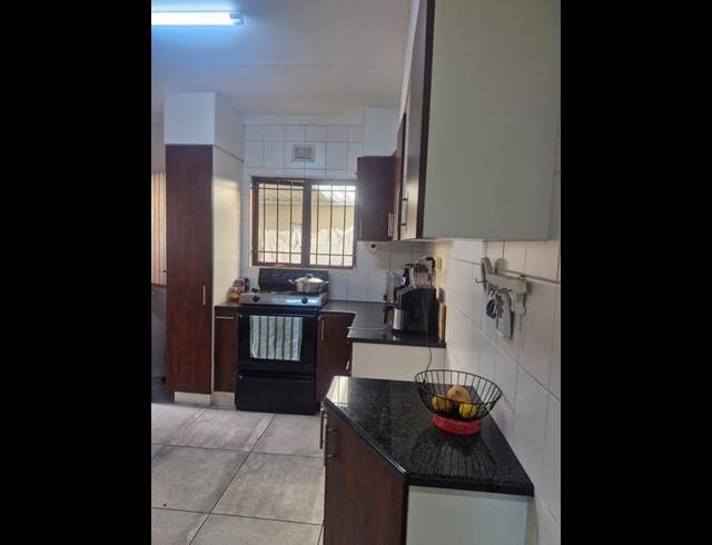 3 BEDROOM TOWNHOUSE FOR SALE IN ESCOMBE